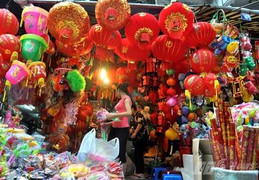 Ảnh: Phố Hàng Mã ngập sắc đỏ Trung thu