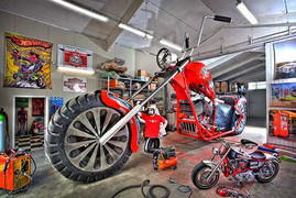 Sờ tận tay xe phân khối lớn Chopper nặng hơn 5 tấn