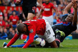 'Vua ăn vạ MU': Hãy ngã nếu có thể