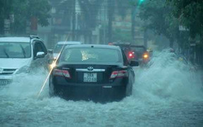 Bão số 8 sắp đổ bộ vào miền Trung