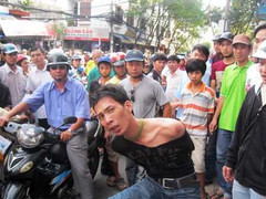 Clip: 'Hiệp sĩ' Sài Gòn tóm gọn cướp như phim