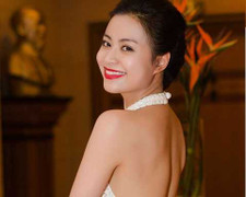 Hoàng Thùy Linh lưng trần gợi cảm ngày ra mắt MV