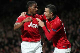 Van Persie bất ngờ 'nhường đất' cho Rooney