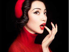 Phụ nữ dùng son môi khiến chồng con mang bệnh