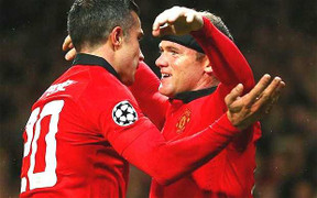 MU đau đầu: Rooney, Van Persie tranh nhau làm thủ lĩnh