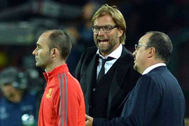 Choáng với màn 'nóng giận mất khôn' của HLV Dortmund