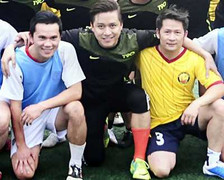 Bằng Kiều 'quần đùi, áo số' đá bóng với Quả dưa hấu