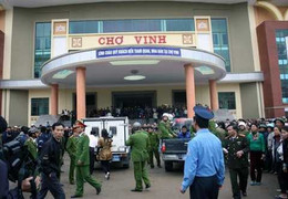 Bắt khẩn cấp nguyên Trưởng Ban quản lý chợ Vinh