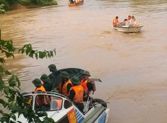 Trôi xe, 5 người mất tích: Tài xế Innova khai gì?