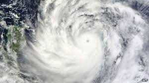 Clip: Kinh hoàng siêu bão Usagi quét 300km/h