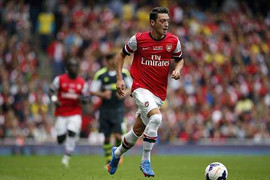 Tiếp đà thăng hoa, Arsenal 'lên đỉnh' nhờ Oezil