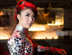 Ngọc Quyên, Kim Dung cá tính với trang phục ấn tượng