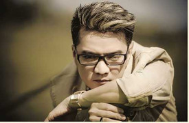 Mr Đàm hát nhạc đỏ tại Bài hát yêu thích tháng 10