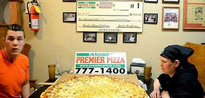 Nam sinh thi ăn kiếm hàng trăm triệu đóng học phí