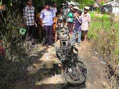 Giận vợ đốt xe máy, đâm chết hàng xóm