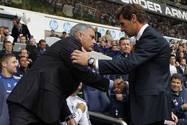 Torres bị đuổi, Mourinho hú vía có 1 điểm