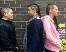 Những nữ sinh bị đuổi học vì mái tóc 'khác người'