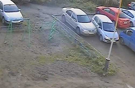 Pha luồn lách bậc thầy của nữ tài xế