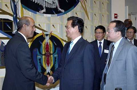 Thủ tướng trả lời phỏng vấn báo chí quốc tế