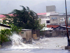 Cận cảnh miền Trung vật lộn với bão dữ