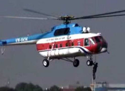 Trực thăng thả đặc công bắt khủng bố sân bay Gia Lâm