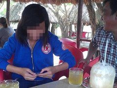 Giải cứu bé gái 15 tuổi bị 'bán' làm tiếp viên