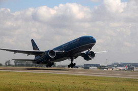 Bão khủng khiếp, cả nghìn hành khách bị lỡ chuyến bay