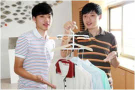 Cặp sinh đôi phát minh máy làm khô quần áo siêu tốc
