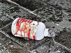 Bị người tình tạt axit, một phụ nữ chết thảm