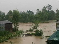 Nghệ An: Lũ dâng cao, 4.000 hộ dân bị cô lập hoàn toàn