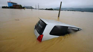 Lũ cuốn trôi xe chở Phó GĐ Sở Công Thương Nghệ An