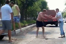 'So găng' kinh điển trên đường phố Nga