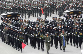 Video: Hàn Quốc duyệt binh rầm rộ, khoe vũ khí 'khủng'