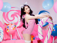 Ngọc Trinh tung clip hậu trường chụp nội y