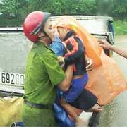 Phó Công an xã chết trên đường giúp dân tránh bão