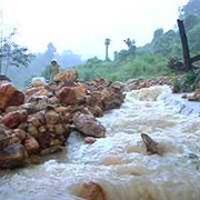 Núi lở ầm ầm, 400 hộ dân bị cô lập