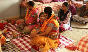 Vào trong cơ sở đẻ thuê 600 triệu đồng/ca