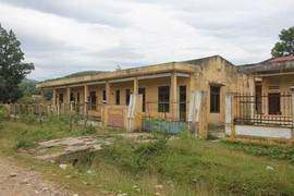 Khu nội trú tiền tỷ bỏ hoang