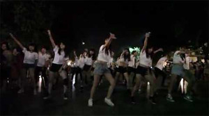 Màn nhảy flashmob cực đỉnh của những vũ công xinh đẹp