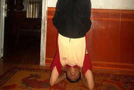 Lạ lùng chuyện 'trồng cây chuối' để… chữa bệnh