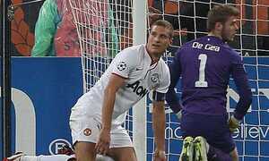 Van Persie im tiếng, MU may mắn thoát hiểm