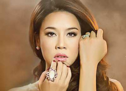 Thu Phương về Việt Nam làm liveshow đầu tiên trong đời