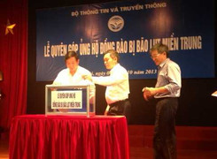 Bộ TT&TT ủng hộ đồng bào miền Trung