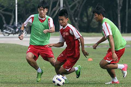 Nóng 24h: U19 Việt Nam 'tập chui' ở công viên
