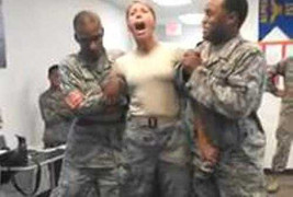 Clip chứng minh phụ nữ còn nguy hiểm hơn cả súng đạn