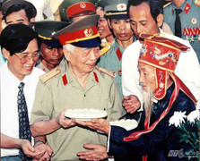 Rơi lệ tiếc thương Đại tướng Võ Nguyên Giáp