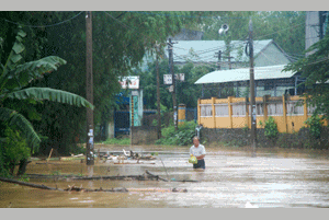 Bão số 10 cuốn phăng hơn 10.000 tỷ đồng của miền Trung