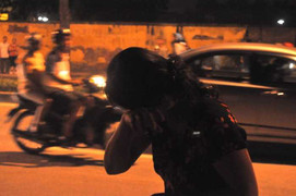 Người dân khóc nghẹn trước nhà Đại tướng Võ Nguyên Giáp