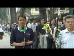 Clip: Dòng người xếp hàng cả cây số vào viếng Đại tướng