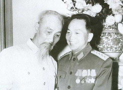 Chuyện về nụ cười Bác Hồ tặng Đại tướng Võ Nguyên Giáp